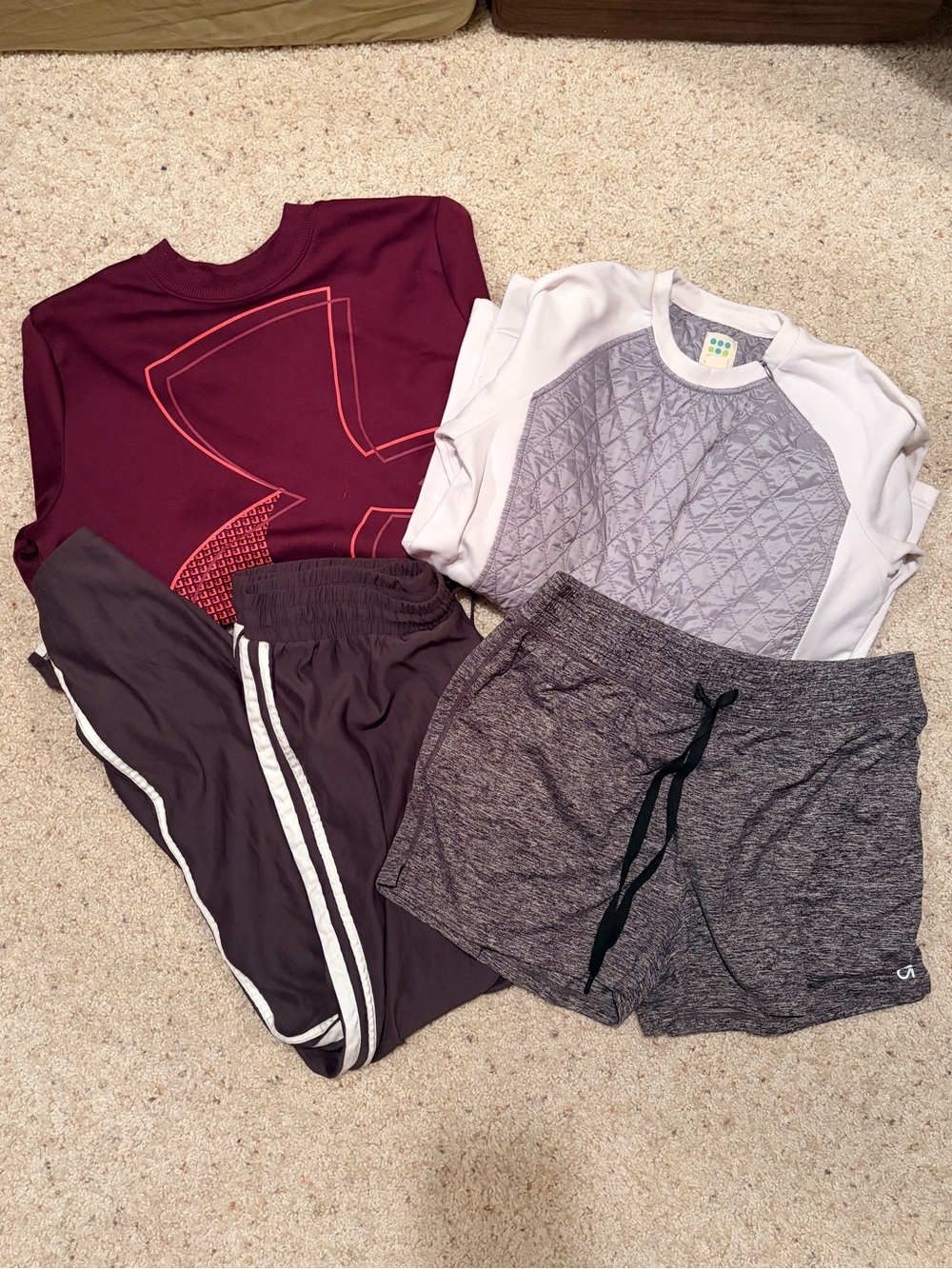 LOT - women’s athletic bundle size medium